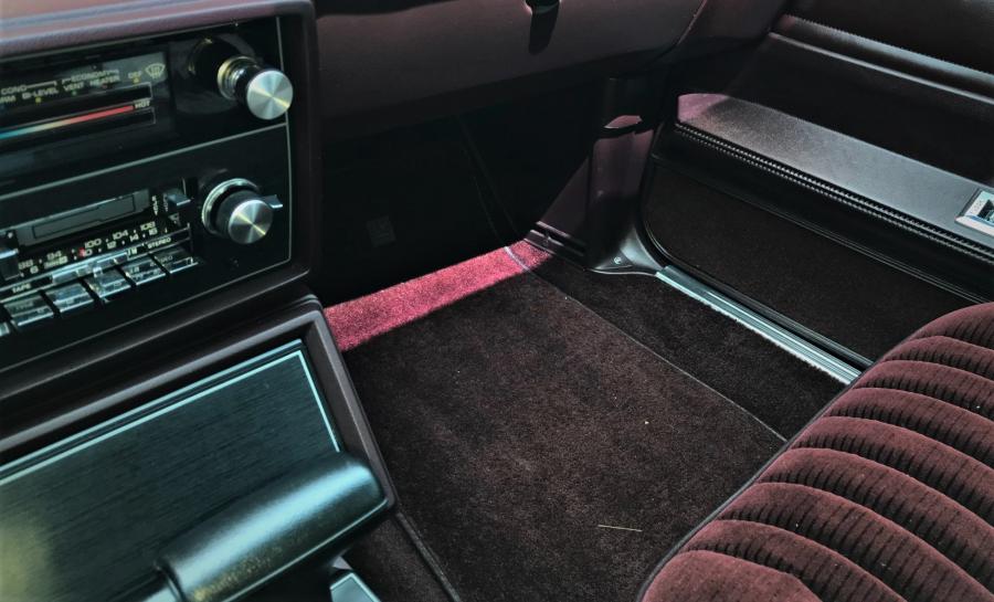 Детали интерьера Chevrolet Monte Carlo SS 1985 года  (фото 49 из 69)